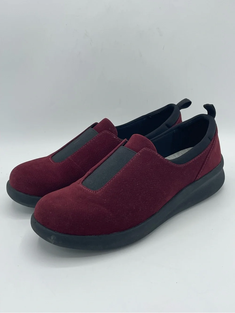 Clarks Cloudsteppers Sullivan Casual Slip-On Suede Sneakers in Burgundy